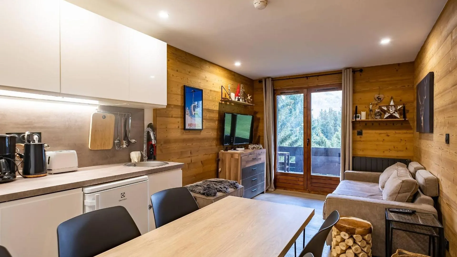 Appartement 3 Pieces Avec Balcon, Wifi Et Animaux Acceptes A Meribel - Fr-1-355-201